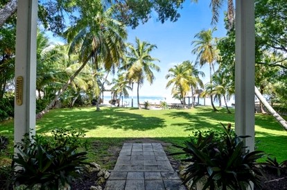 Incredible Beach House with Wonderful Beach Views in Islamorada, Florida - Islamorada, Florida - glamping.directory