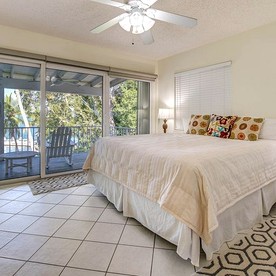 Incredible Beach House with Wonderful Beach Views in Islamorada, Florida - Islamorada, Florida - glamping.directory