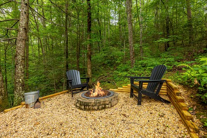 Cozy and Romantic Rental Cabin for Two with Private Hot Tub near Great Smoky Mountains in Gatlinburg, Tennessee - Gatlinburg, Tennessee - glamping.directory
