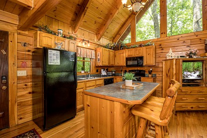 Cozy and Romantic Rental Cabin for Two with Private Hot Tub near Great Smoky Mountains in Gatlinburg, Tennessee - Gatlinburg, Tennessee - glamping.directory