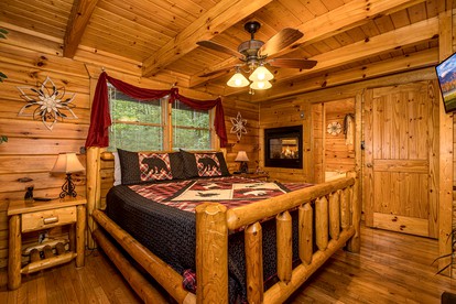 Cozy and Romantic Rental Cabin for Two with Private Hot Tub near Great Smoky Mountains in Gatlinburg, Tennessee - Gatlinburg, Tennessee - glamping.directory