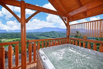 Fantastic Cabin with Views of the Great Smoky Mountains in Sevierville, East Tennessee - Sevierville, Tennessee - glamping.directory