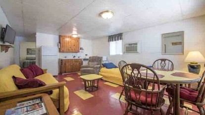 Gorgeous Upper Suite Rental with Fishing Opportunities on Lake Lyndon B. Johnson - Kingsland, Texas - glamping.directory