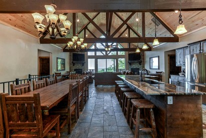 Charming Cabin with Pool Table and Swimming Pool in Branson, Missouri - Branson, Missouri - glamping.directory