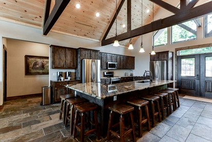 Charming Cabin with Pool Table and Swimming Pool in Branson, Missouri - Branson, Missouri - glamping.directory