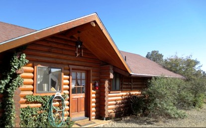 Family Log Cabin Suite with a Hot Tub near Prescott National Forest, Arizona - Prescott, Arizona - glamping.directory
