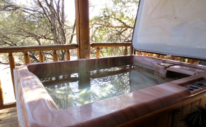 Family Log Cabin Suite with a Hot Tub near Prescott National Forest, Arizona - glamping.directory