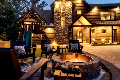 Luxurious Scandinavian Lodge • Indoor Pool, Sauna & Theater • Near Smoky Mountains • Sevierville, TN - Sevierville, Tennessee - glamping.directory