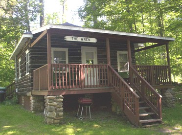 Beautiful Log Cabin Rental in Harveys Lake near Back Mountain, Pennsylvania - Harveys Lake, Pennsylvania - glamping.directory