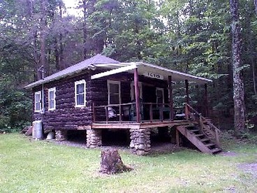 Beautiful Log Cabin Rental in Harveys Lake near Back Mountain, Pennsylvania - glamping.directory