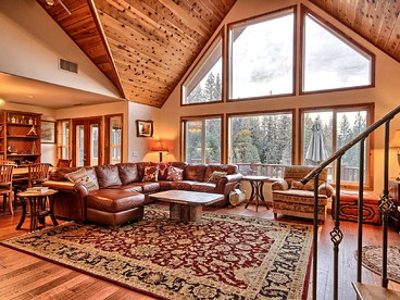 Gorgeous Vacation Rental with Hot Tub near Yosemite National Park, California - glamping.directory