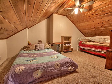 Gorgeous Vacation Rental with Hot Tub near Yosemite National Park, California - Mariposa, California - glamping.directory