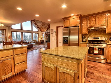 Gorgeous Vacation Rental with Hot Tub near Yosemite National Park, California - Mariposa, California - glamping.directory