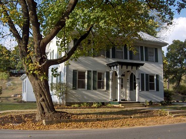 Historic Cottage with Country Charm Next to Creek in Carlisle, Pennsylvania - glamping.directory
