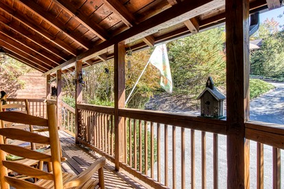 Tennessee Glamping Paradise - Enjoy Family Vacations in This Luxury Cabin Rental with Hot Tub Access - Pigeon Forge, Tennessee - glamping.directory