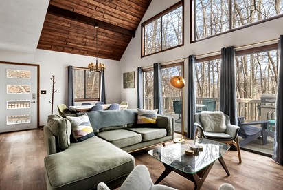 Tranquil Cabin in Berkeley Springs State Park with Wood Burning Stove, Fire Pit, Grill, and a Hammock for the Ultimate Relaxing Getaway - Berkeley Springs , West Virginia - glamping.directory