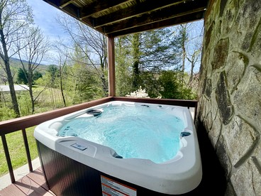 Gorgeous Cottage Nestled Amidst Trees with Foosball and Pool Table in Sevierville, Tennessee - Sevierville, Tennessee - glamping.directory