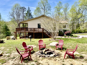 Gorgeous Cottage Nestled Amidst Trees with Foosball and Pool Table in Sevierville, Tennessee - Sevierville, Tennessee - glamping.directory
