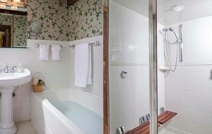 Cozy Suite in Countryside Bed and Breakfast in Warren, Vermont - Warren, Vermont - glamping.directory