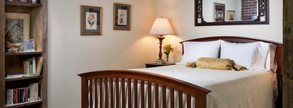 Cozy Suite in Countryside Bed and Breakfast in Warren, Vermont - Warren, Vermont - glamping.directory