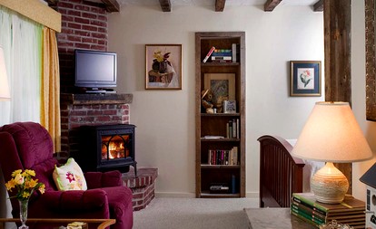 Cozy Suite in Countryside Bed and Breakfast in Warren, Vermont - Warren, Vermont - glamping.directory