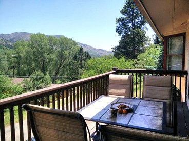 Mountain Cabin for a Getaway near Colorado Springs in Colorado - Cascade, Colorado - glamping.directory