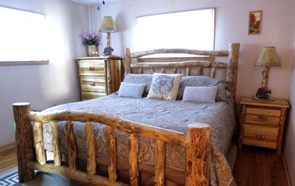 Mountain Cabin for a Getaway near Colorado Springs in Colorado - Cascade, Colorado - glamping.directory
