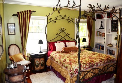 Cozy Vacation Rental on the Shores of Lake Whatcom near Blaine, Washington - Bellingham, Washington - glamping.directory