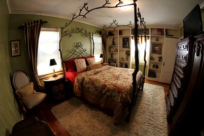 Cozy Vacation Rental on the Shores of Lake Whatcom near Blaine, Washington - Bellingham, Washington - glamping.directory