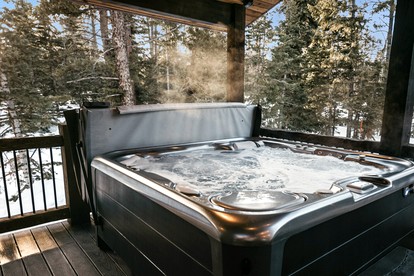 Gorgeous and Fully Equipped Cabin with Hot Tub in Duck Creek Village, Perfect for a Family Holiday in the Mountains - Duck Creek Village, Utah - glamping.directory