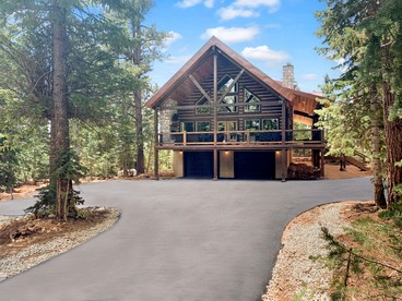 Gorgeous and Fully Equipped Cabin with Hot Tub in Duck Creek Village, Perfect for a Family Holiday in the Mountains - Duck Creek Village, Utah - glamping.directory