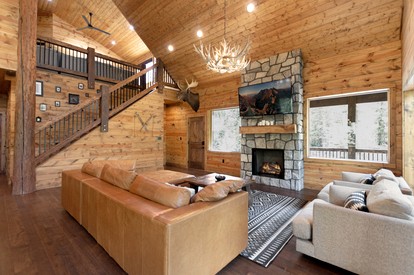 Gorgeous and Fully Equipped Cabin with Hot Tub in Duck Creek Village, Perfect for a Family Holiday in the Mountains - glamping.directory