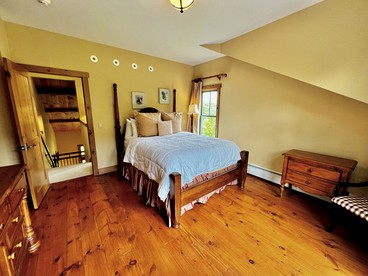 Spacious Retreat with Hot-Tub and BBQ in Vermont - Stratton, Vermont - glamping.directory