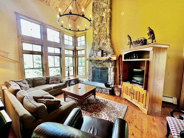 Spacious Retreat with Hot-Tub and BBQ in Vermont - Stratton, Vermont - glamping.directory