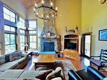 Spacious Retreat with Hot-Tub and BBQ in Vermont - Stratton, Vermont - glamping.directory
