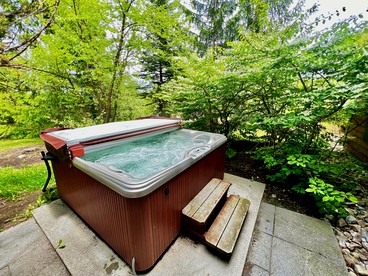 Spacious Retreat with Hot-Tub and BBQ in Vermont - Stratton, Vermont - glamping.directory