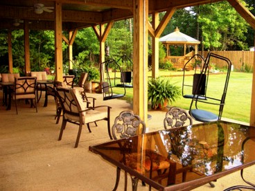 Elegant Retreat near Holly Springs National Forest in Bruce, Mississippi - Bruce, Mississippi - glamping.directory