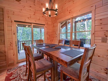 Secluded Luxury Cabin Rental for Eight Guests near Ash Cave, Ohio - Logan, Ohio - glamping.directory