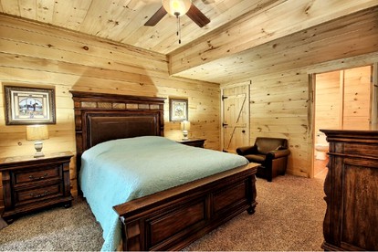 Secluded Luxury Cabin Rental for Eight Guests near Ash Cave, Ohio - Logan, Ohio - glamping.directory