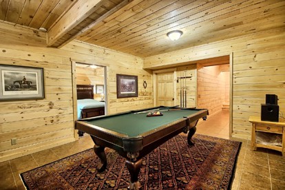 Secluded Luxury Cabin Rental for Eight Guests near Ash Cave, Ohio - Logan, Ohio - glamping.directory