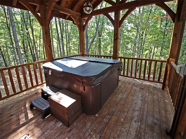 Secluded Luxury Cabin Rental for Eight Guests near Ash Cave, Ohio - Logan, Ohio - glamping.directory