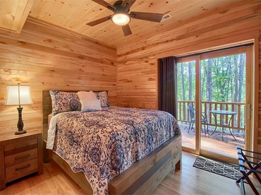 Secluded Luxury Cabin Rental for Eight Guests near Ash Cave, Ohio - Logan, Ohio - glamping.directory