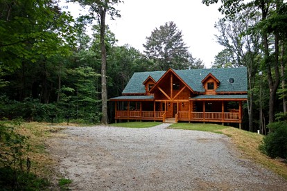 Secluded Luxury Cabin Rental for Eight Guests near Ash Cave, Ohio - Logan, Ohio - glamping.directory
