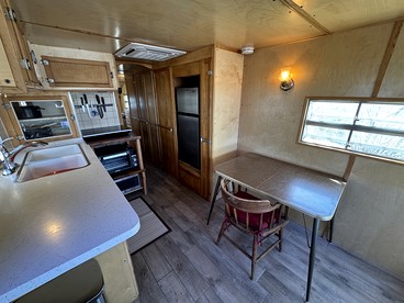 Rustic Caravan on an Amazing Joshua Tree Retreat Site, Perfect for Stargazing and a Peaceful Unique Experience in California - Joshua Tree, California - glamping.directory