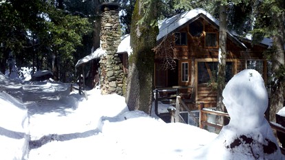 Historic Holiday Redwood Cabin in Palomar Mountain, California - Palomar Mountain, California - glamping.directory