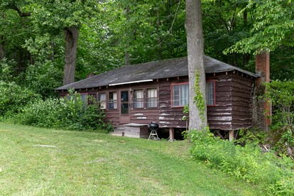 Fantastic Log Cabin Rental with Fireplace near the Appalachian Trail - glamping.directory
