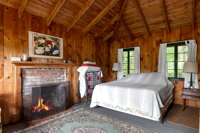 Fantastic Log Cabin Rental with Fireplace near the Appalachian Trail - Lyme, New Hampshire - glamping.directory