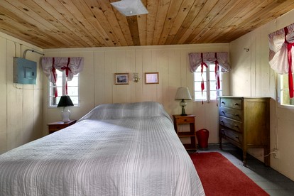 Fantastic Log Cabin Rental with Fireplace near the Appalachian Trail - Lyme, New Hampshire - glamping.directory