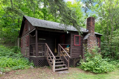 Fantastic Log Cabin Rental with Fireplace near the Appalachian Trail - Lyme, New Hampshire - glamping.directory