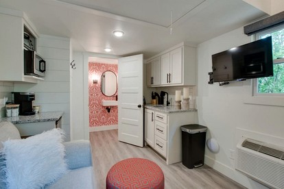 Picturesque Tiny Cabin Surrounded by Nature in Alabama - Scottsboro, Alabama - glamping.directory